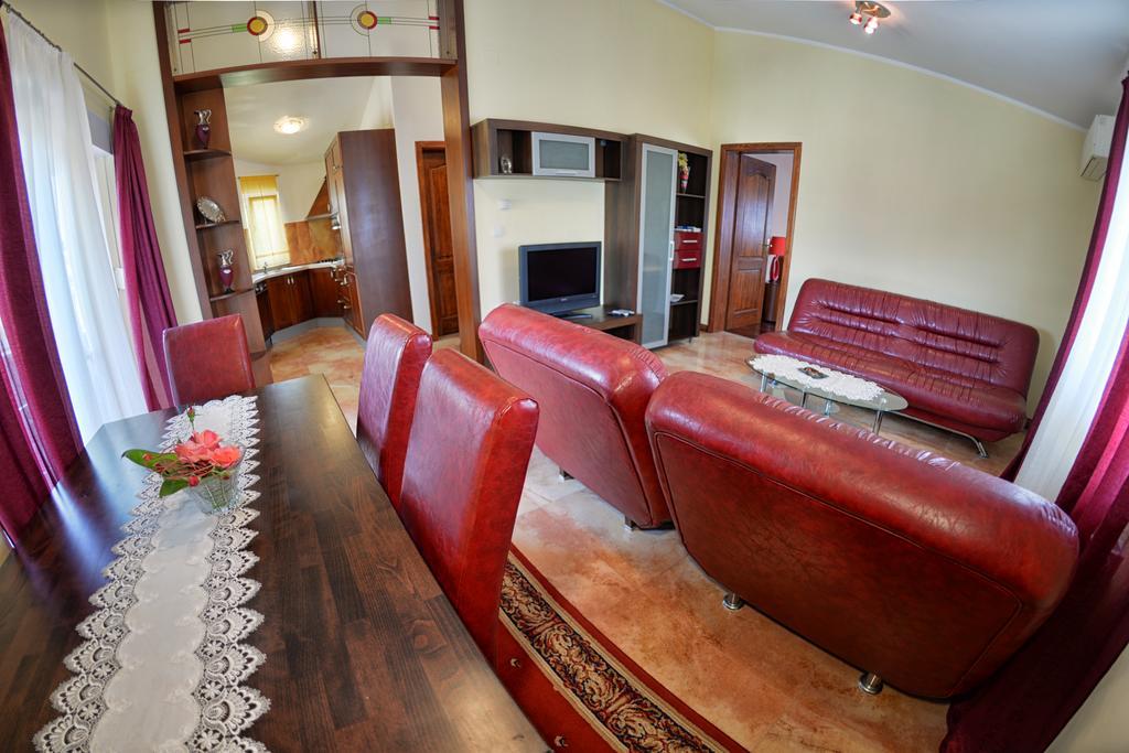 Apartments Sablic Пула Екстериор снимка