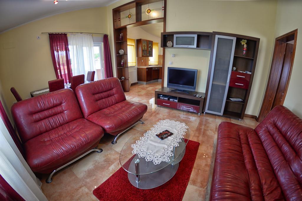 Apartments Sablic Пула Екстериор снимка